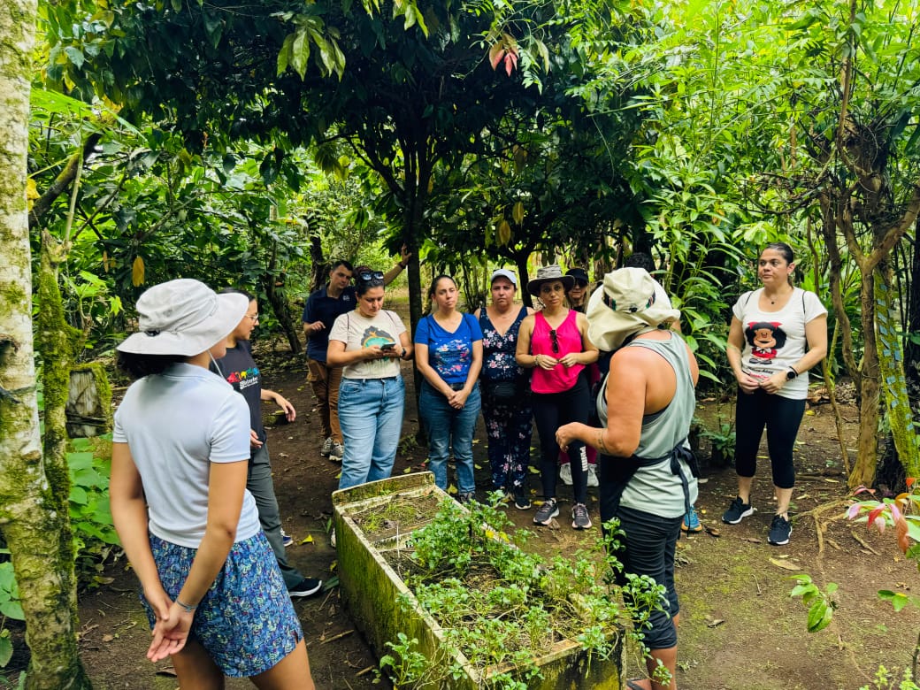 Visit a Costa Rican Family - 1